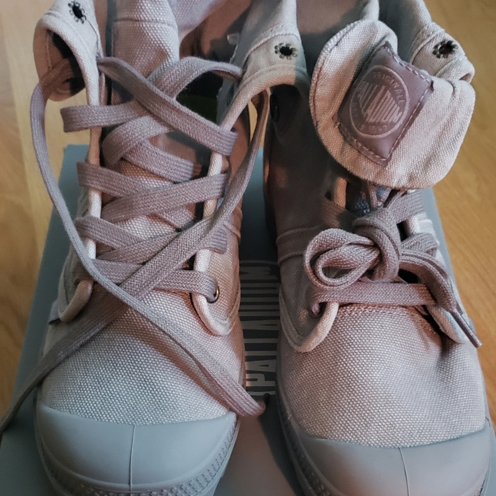 Palladium boots 9